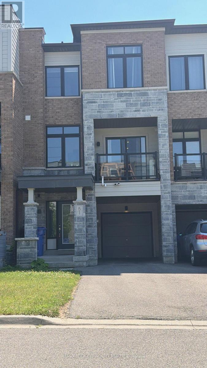 51 VANTAGE LOOP, Newmarket (Woodland Hill)