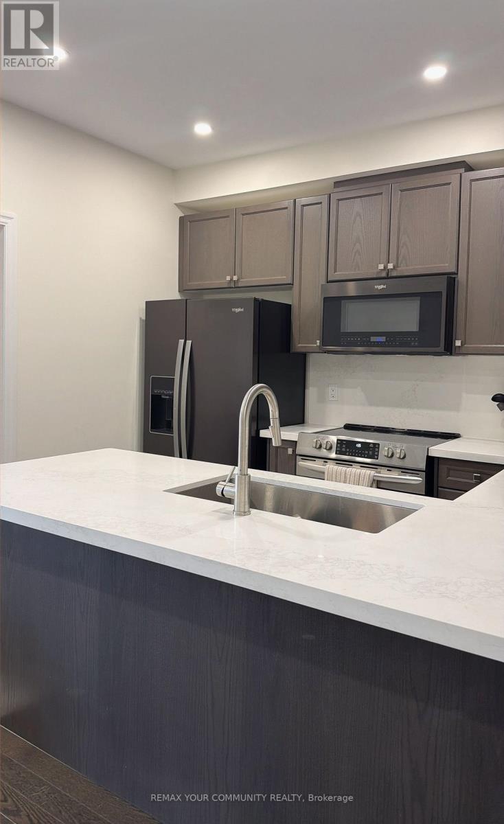 51 Vantage Loop, Newmarket, Ontario  L3X 0K9 - Photo 2 - N13561020