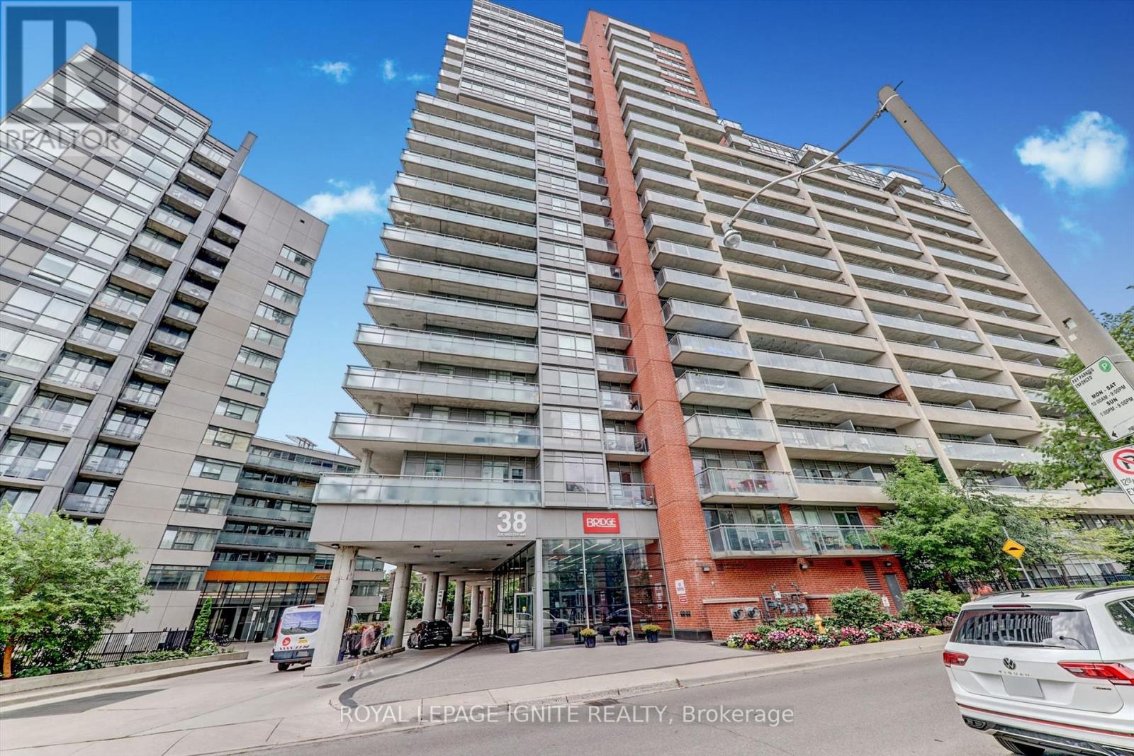 722 - 38 JOE SHUSTER WAY