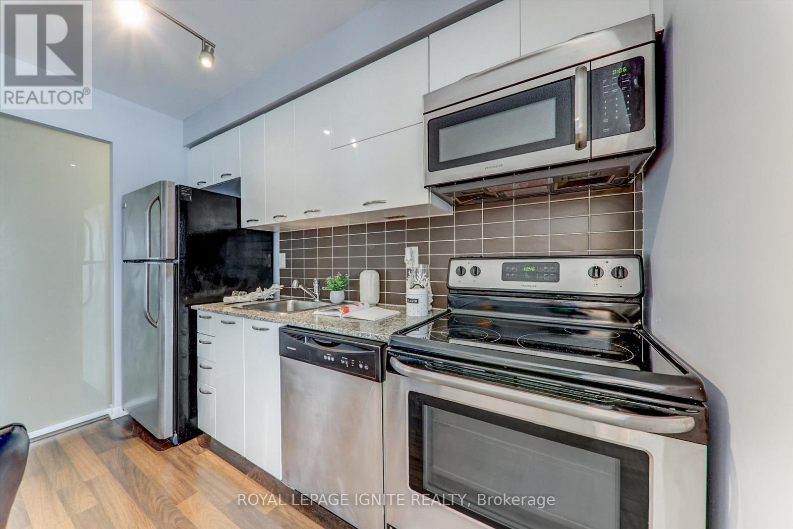 722 - 38 Joe Shuster Way, Toronto, Ontario  M6K 0A5 - Photo 11 - W13560950