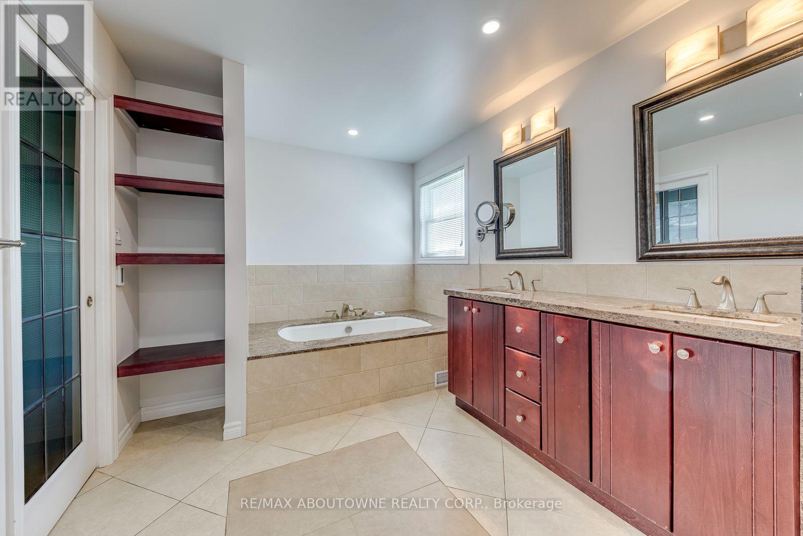 1124 Notley Crescent, Oakville, Ontario L6M 1H4 - Photo 25 - W13561188