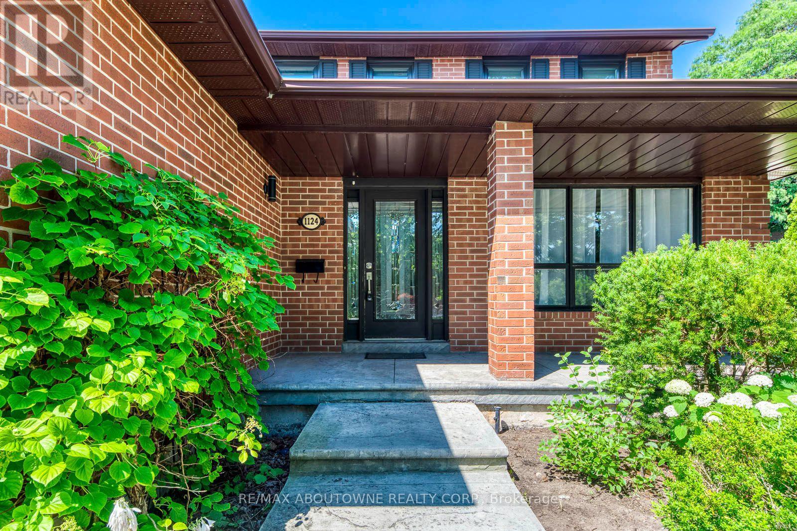 1124 Notley Crescent, Oakville, Ontario L6M 1H4 - Photo 3 - W13561188
