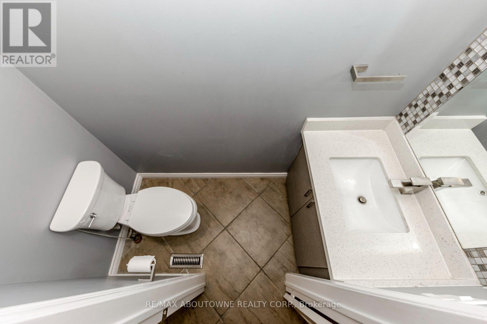 1124 Notley Crescent, Oakville, Ontario L6M 1H4 - Photo 6 - W13561188