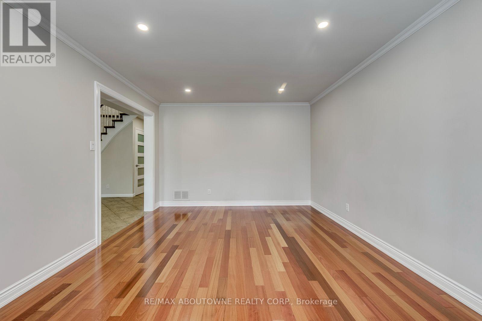 1124 Notley Crescent, Oakville, Ontario L6M 1H4 - Photo 7 - W13561188