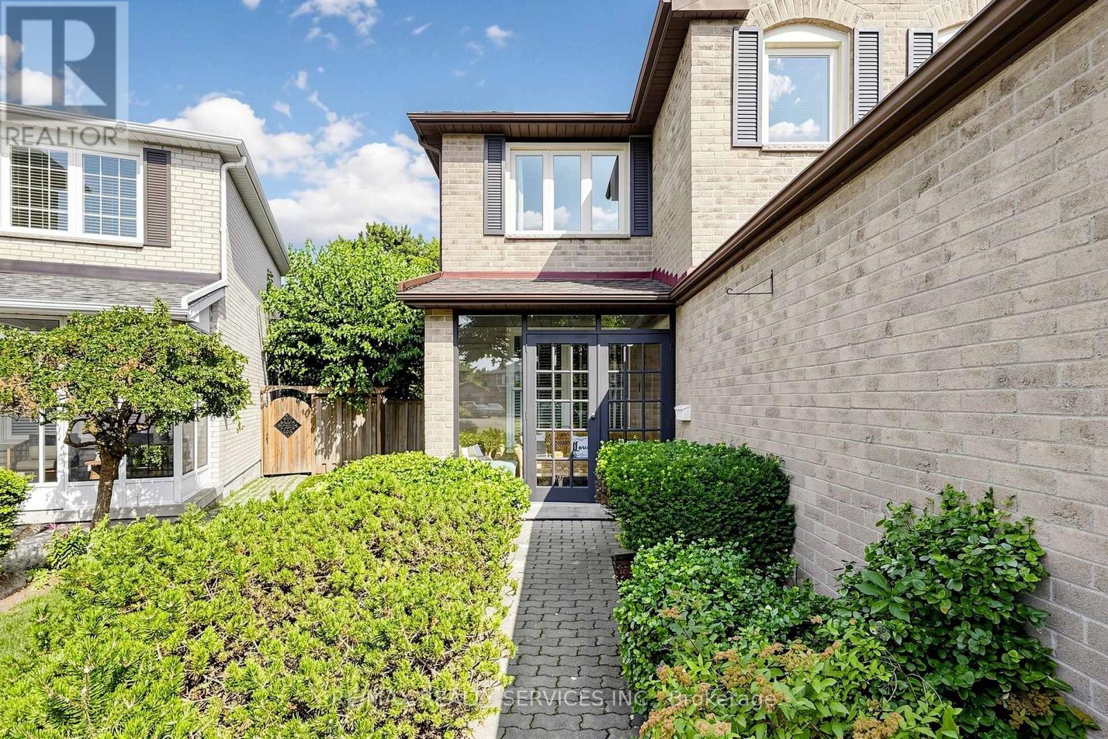 34 Granby Court, Brampton, Ontario  L6S 5K1 - Photo 5 - W13561190