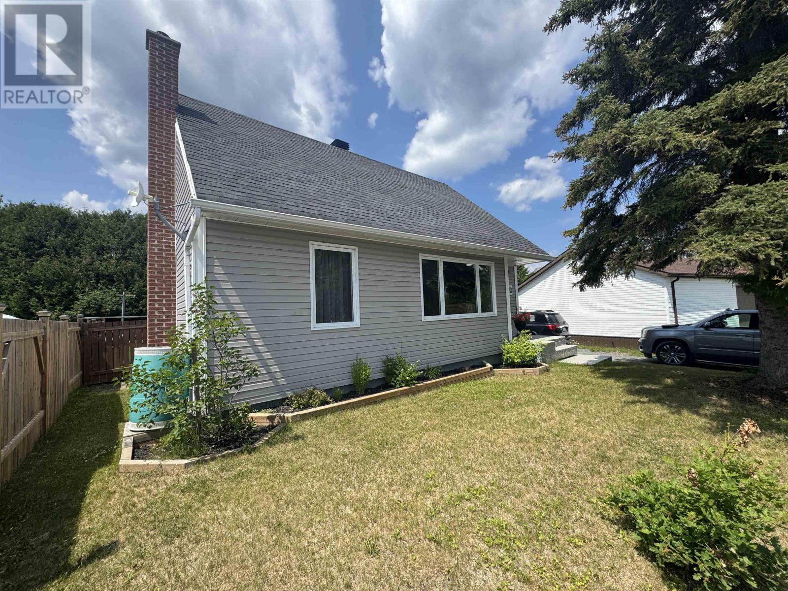 4 Adjala Ave, Manitouwadge, Ontario  P0T 2C0 - Photo 2 - TB2601939