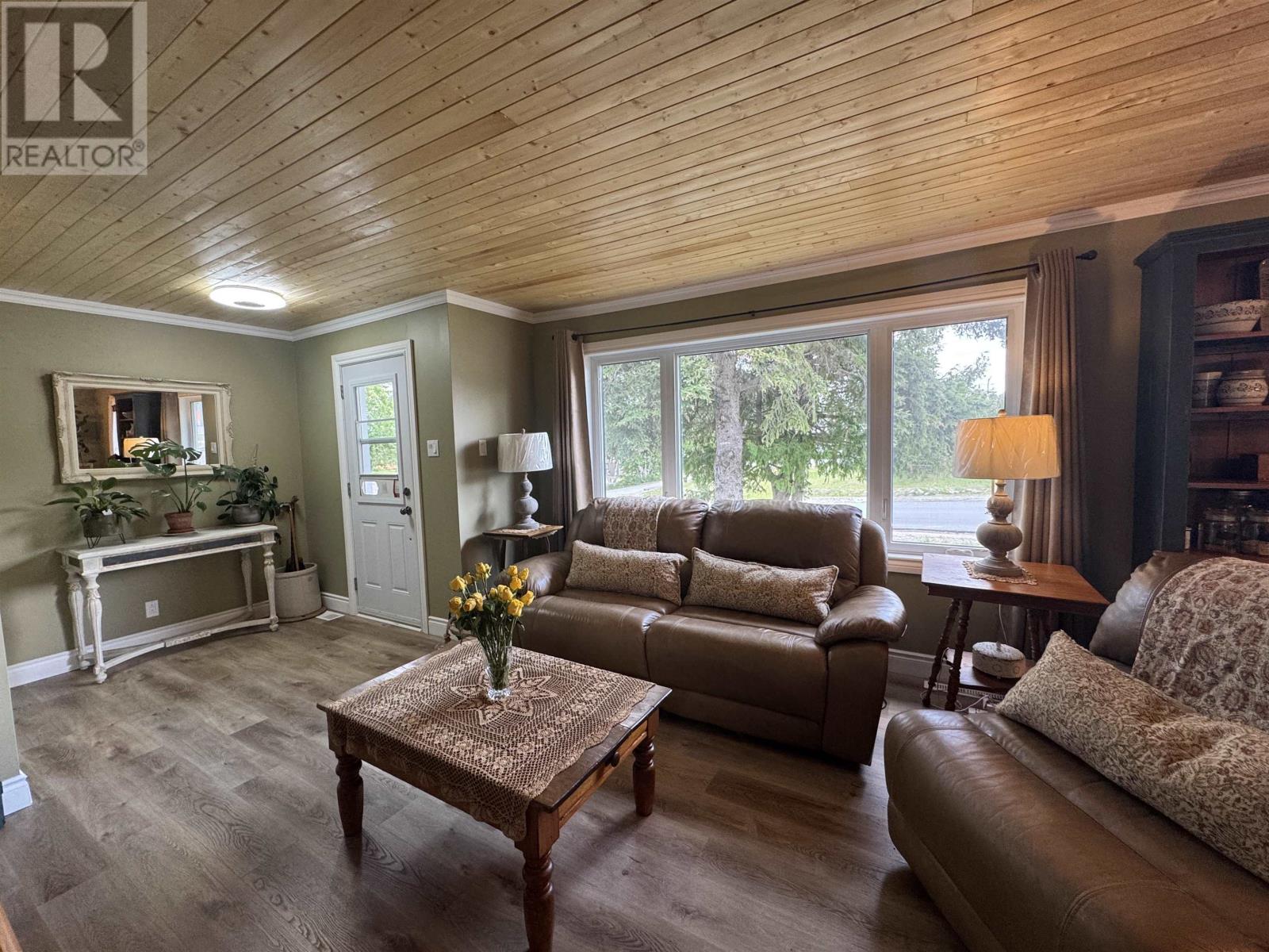 4 Adjala Ave, Manitouwadge, Ontario  P0T 2C0 - Photo 6 - TB2601939
