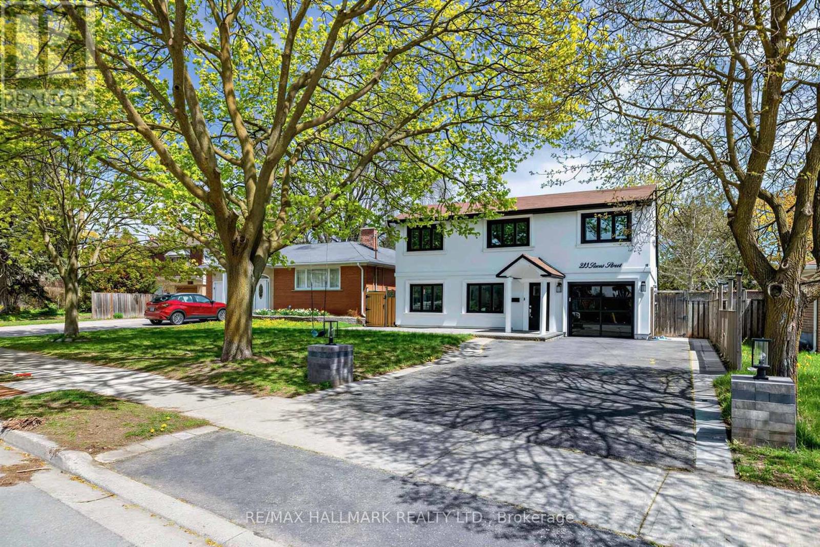 225 Lucas Street, Richmond Hill, Ontario  L4C 4P9 - Photo 2 - N13560958