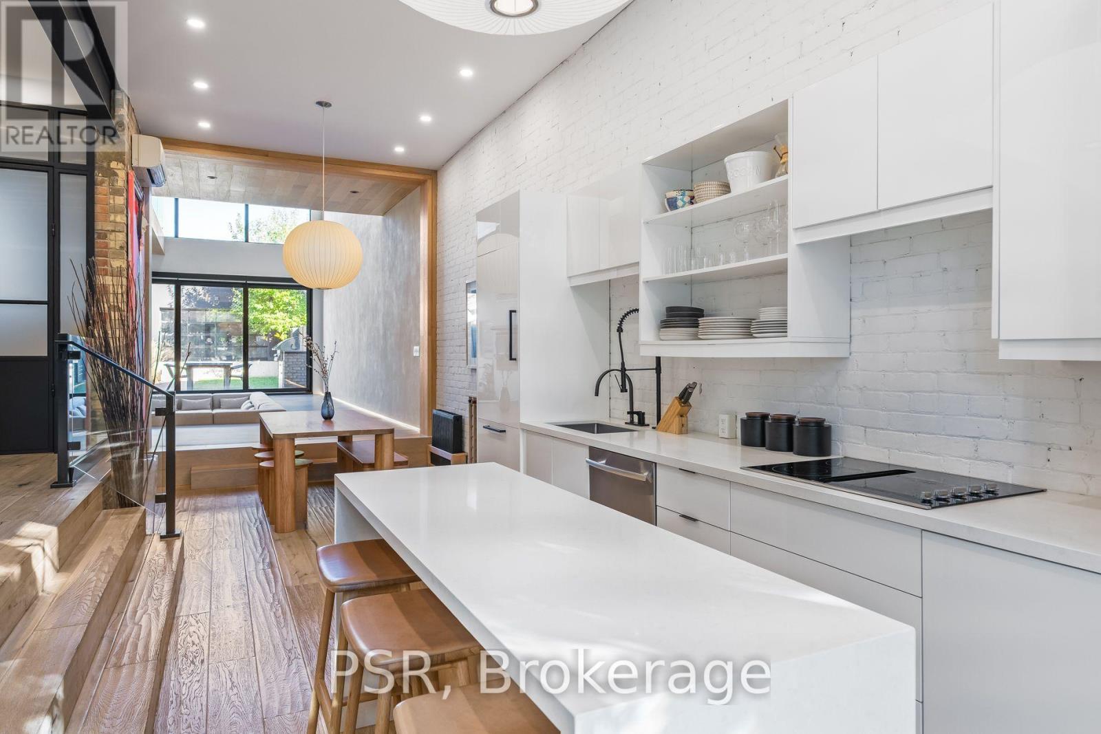 53 Palmerston Avenue, Toronto, Ontario  M6J 2J2 - Photo 8 - C13561362