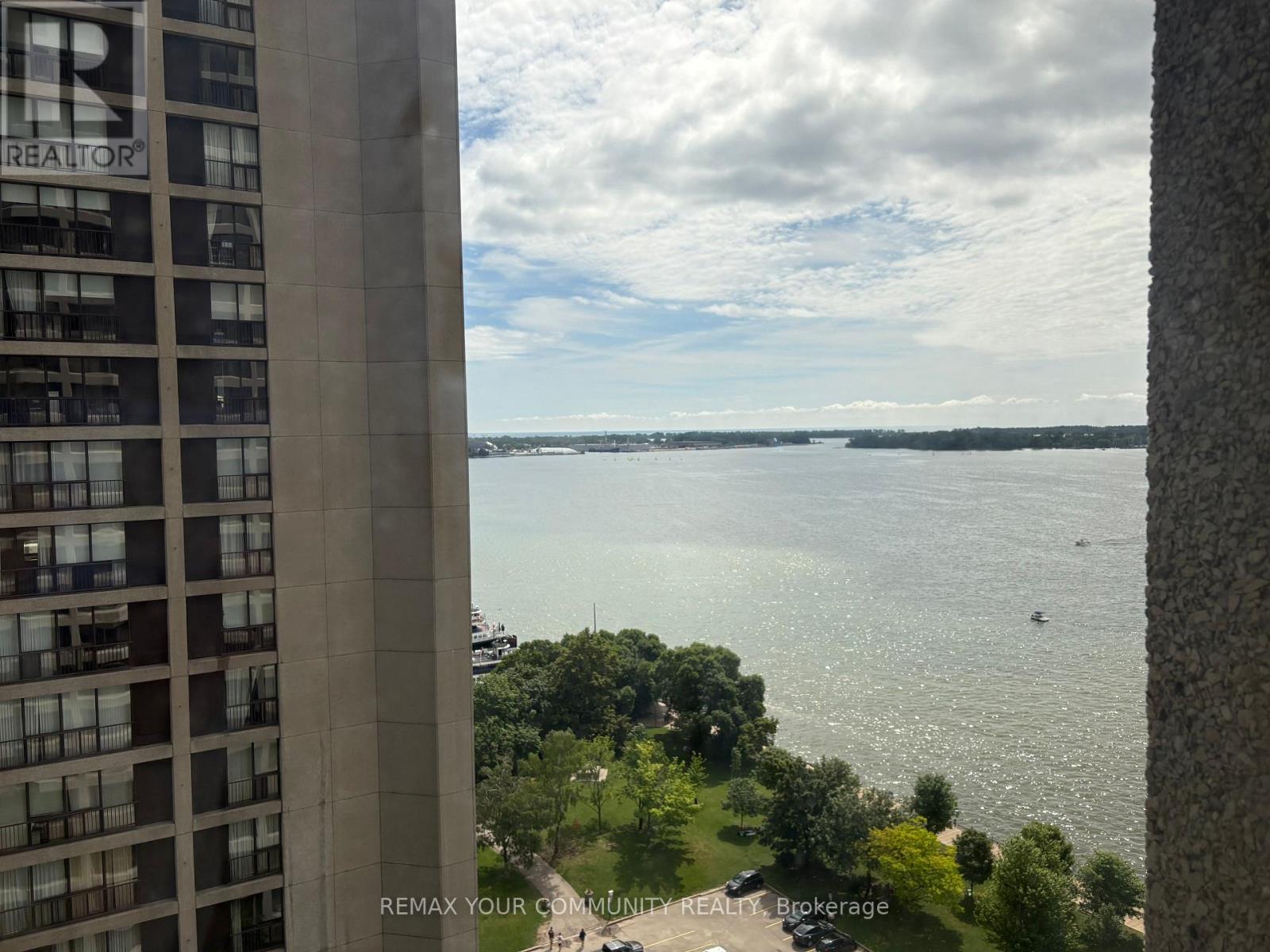 1805 - 65 Harbour Square, Toronto, Ontario  M5J 2L4 - Photo 2 - C13561378