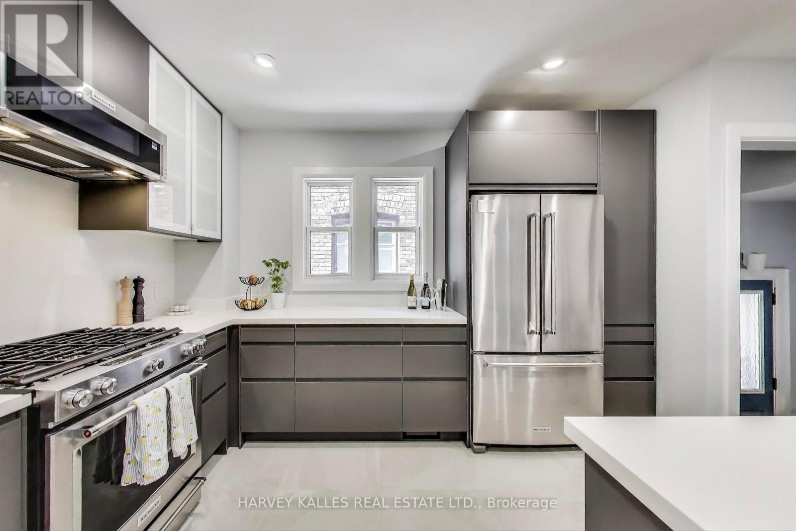 338 Markham Street, Toronto, Ontario  M6G 2K9 - Photo 9 - C13561398