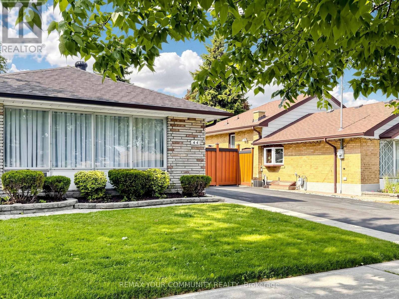 44 Lewiston Road, Toronto, Ontario  M1P 1X9 - Photo 3 - E13561304