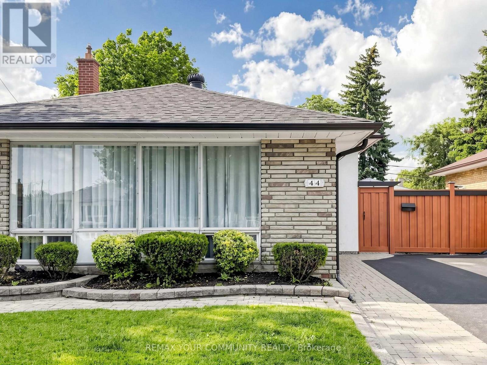 44 Lewiston Road, Toronto, Ontario  M1P 1X9 - Photo 4 - E13561304