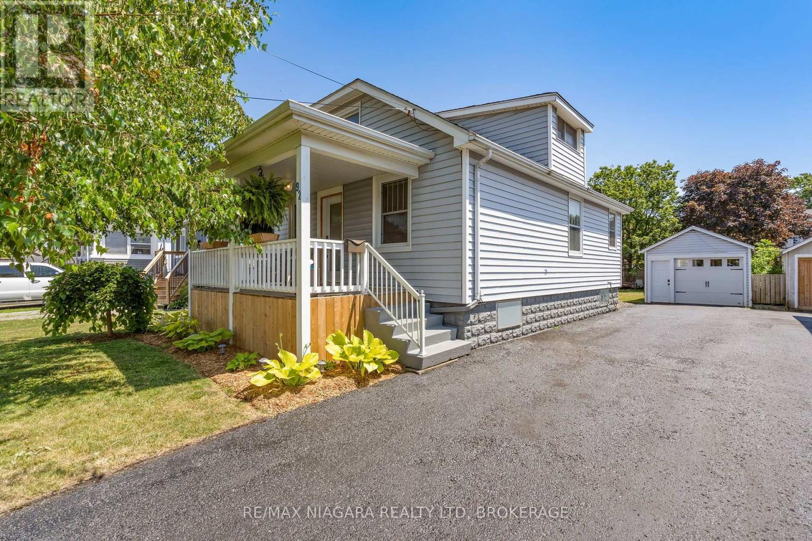 92 DELHI STREET, Port Colborne (Sugarloaf)
