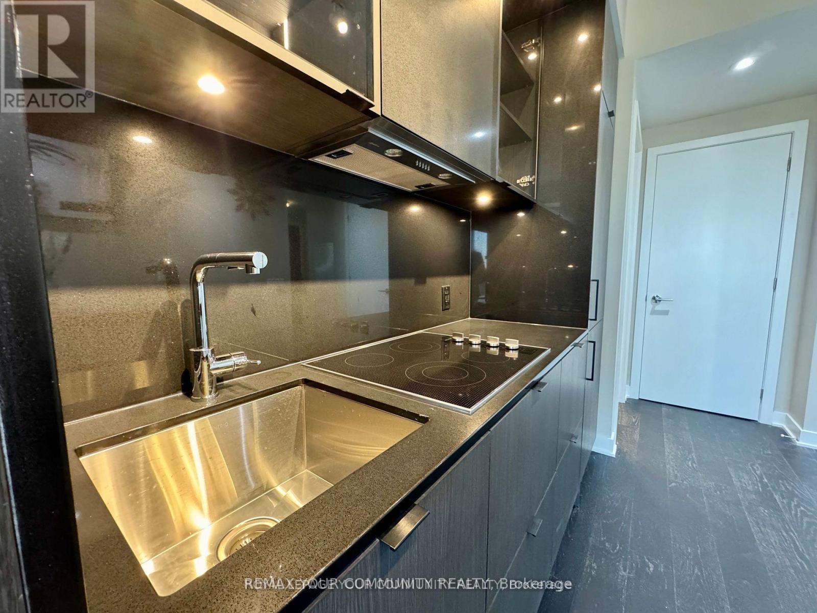2114 - 11 Yorkville Avenue, Toronto, Ontario  M4W 0B7 - Photo 4 - C13531222