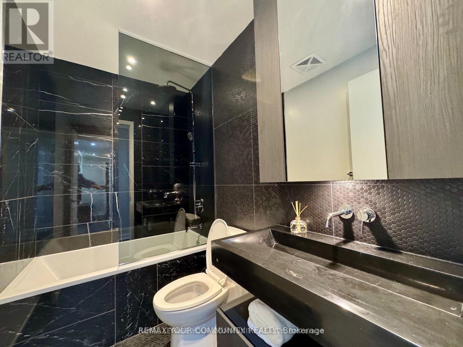 2114 - 11 Yorkville Avenue, Toronto, Ontario  M4W 0B7 - Photo 7 - C13531222