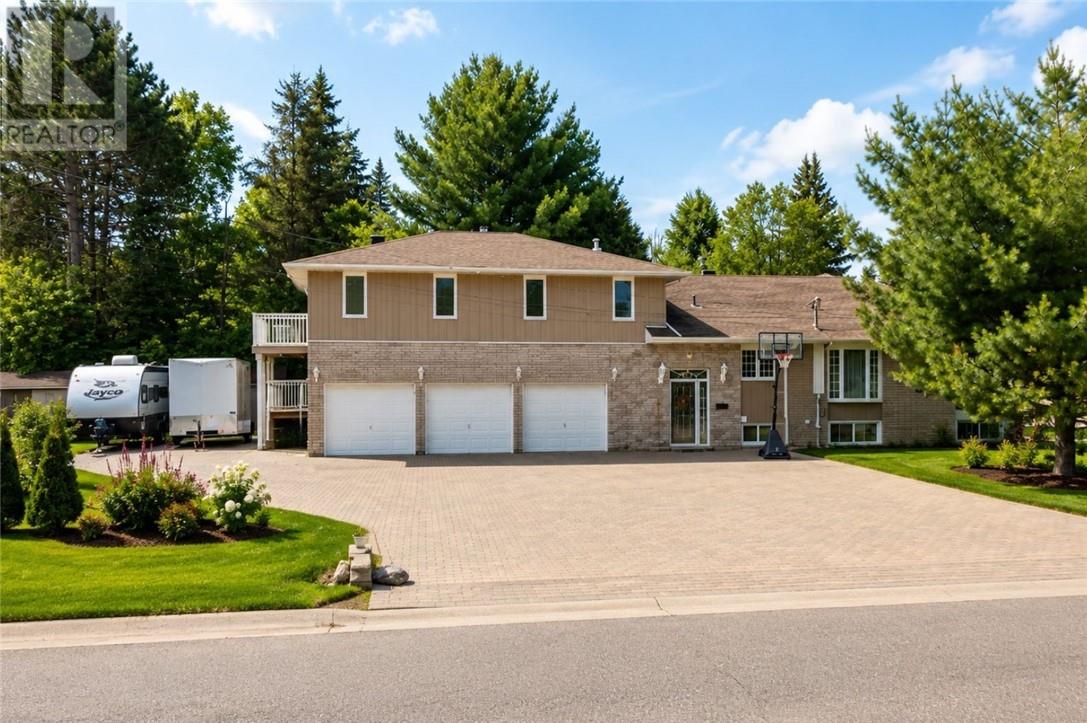 4560 Chenier, Greater Sudbury, Ontario  P3P 1X5 - Photo 1 - 2129006