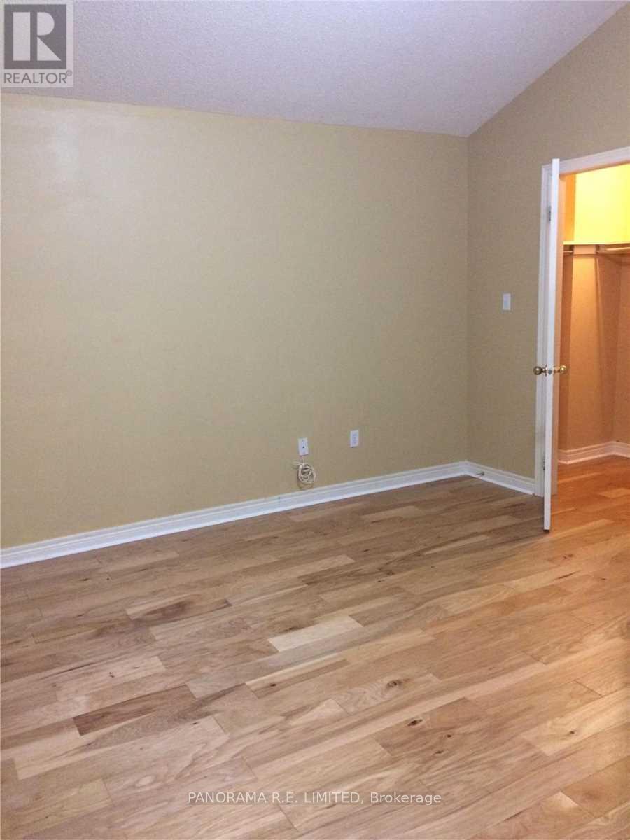 Main - 4820 Yorkshire Avenue, Mississauga, Ontario  L4Z 4H3 - Photo 2 - W13561406