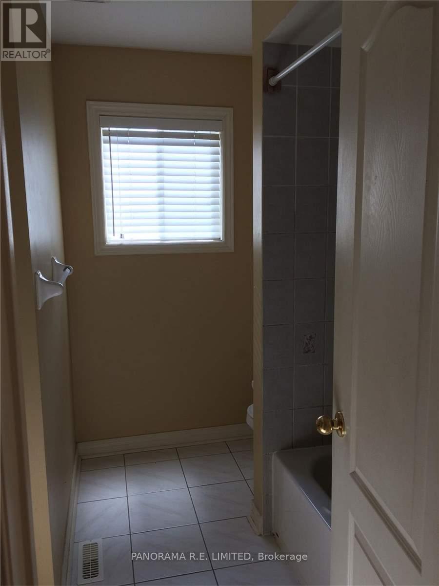 Main - 4820 Yorkshire Avenue, Mississauga, Ontario  L4Z 4H3 - Photo 5 - W13561406