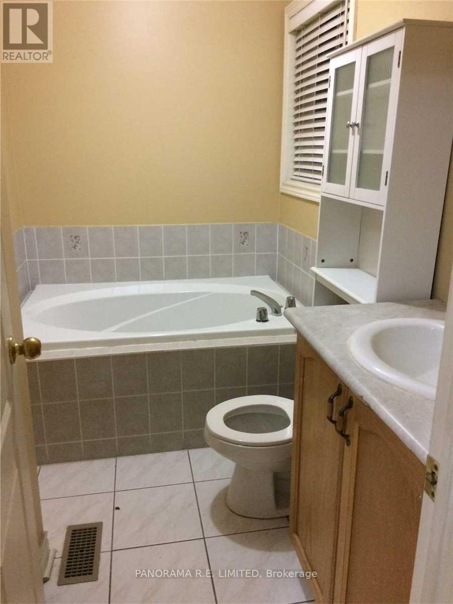 Main - 4820 Yorkshire Avenue, Mississauga, Ontario  L4Z 4H3 - Photo 6 - W13561406
