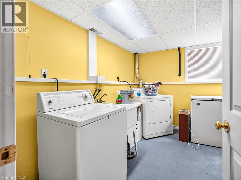 4279 Southerland Court, Niagara Falls, Ontario  L2G 7W4 - Photo 32 - 40846372