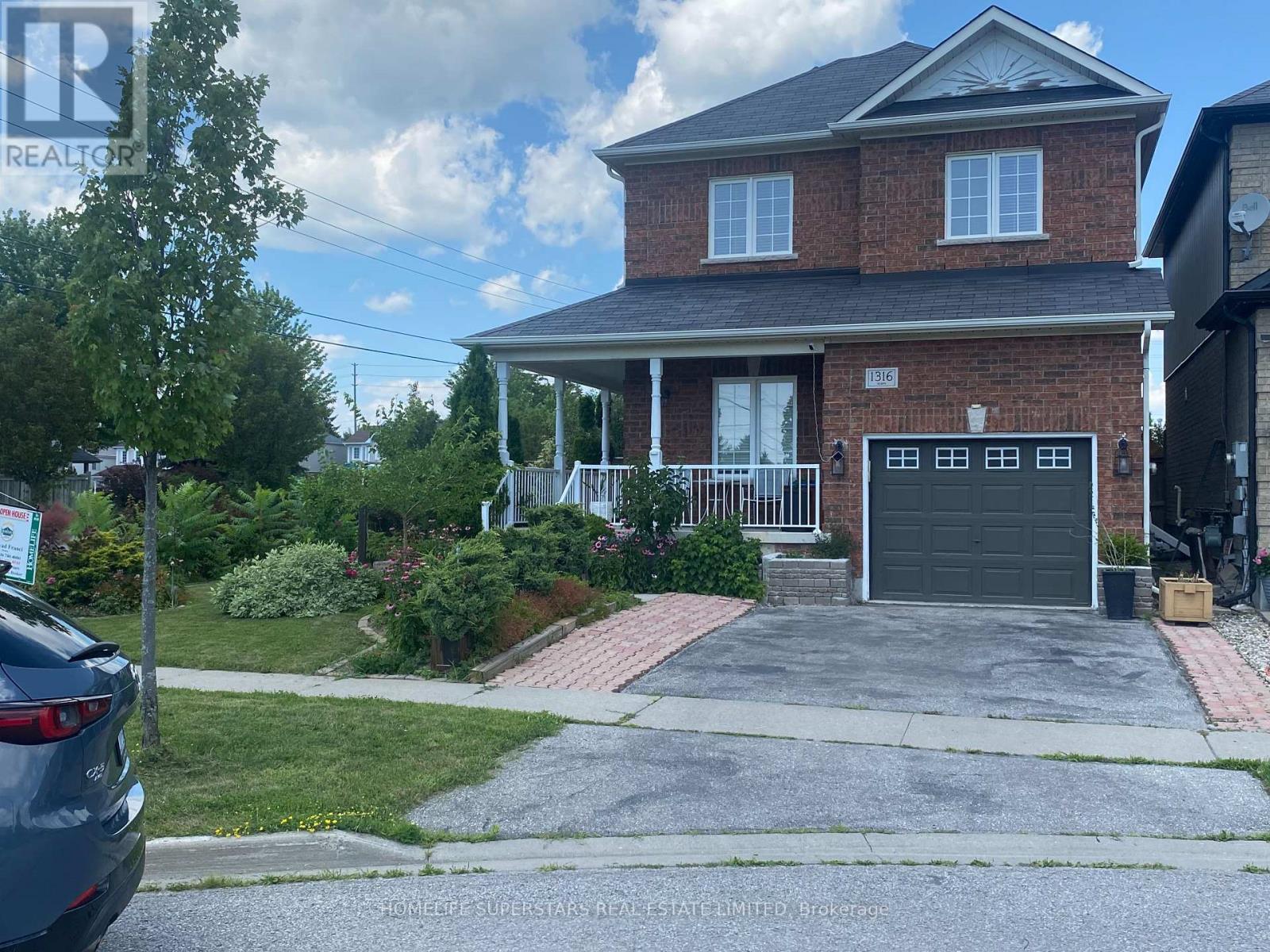 1316 Macinally Court, Oshawa, Ontario L1K 0B6 - Photo 4 - E13526538