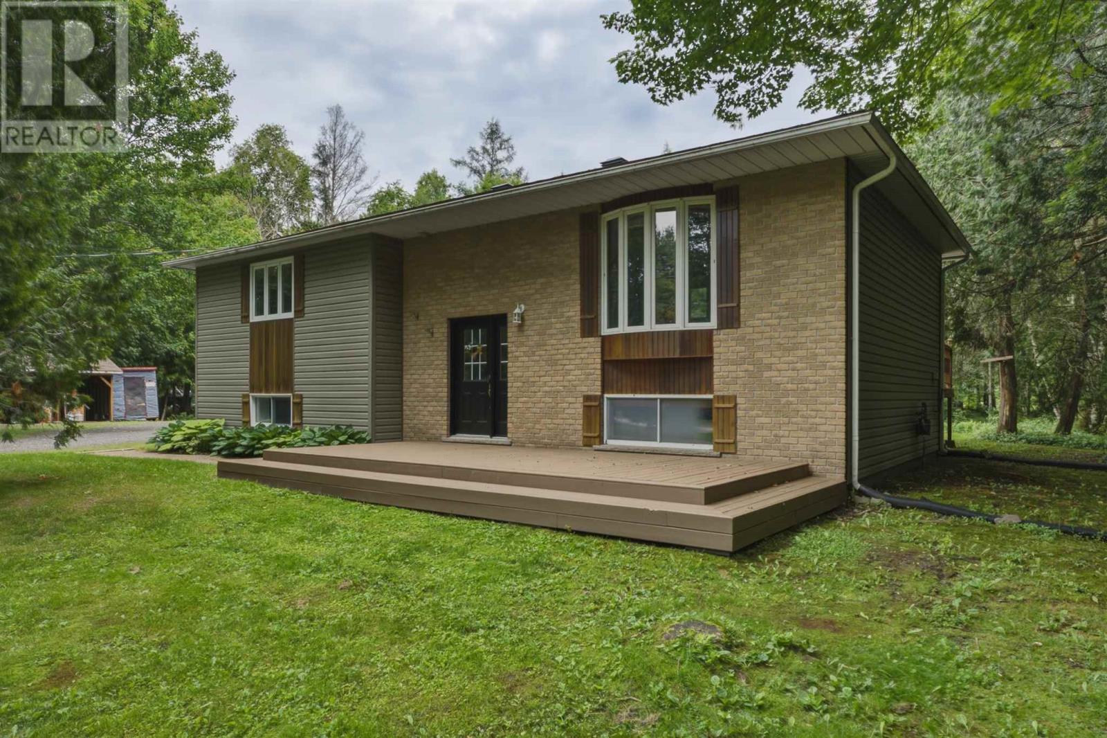 9 Marine DR, Blind River