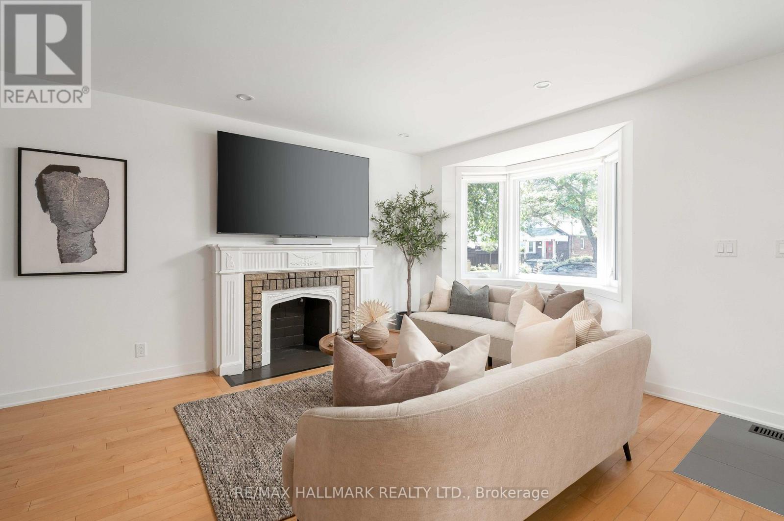 49 Binswood Avenue, Toronto, Ontario M4C 3N6 - Photo 7 - E13561512