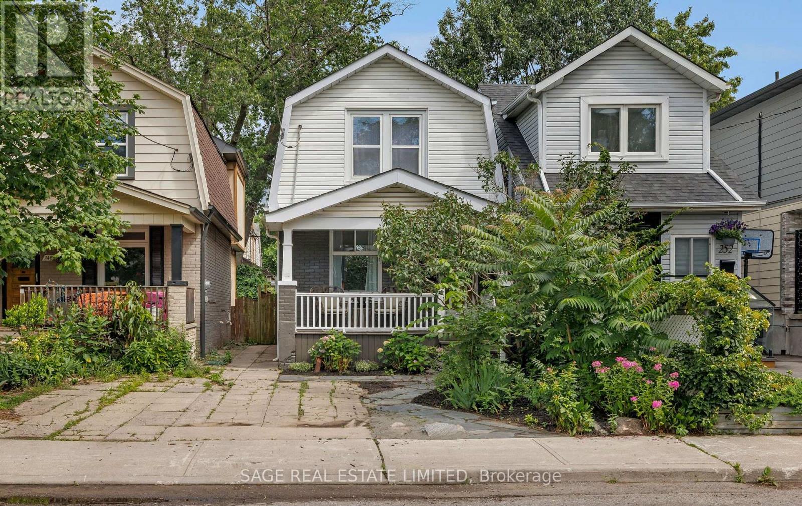 250 Springdale Boulevard, Toronto, Ontario  M4C 1Z9 - Photo 1 - E13561528