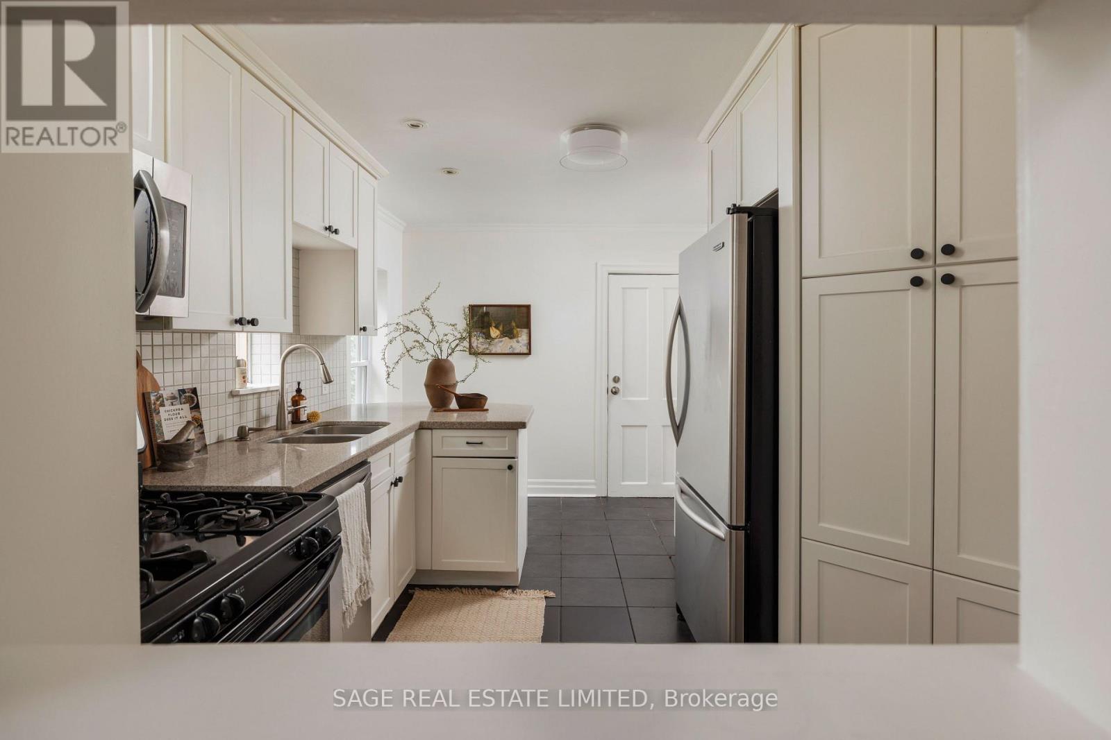 250 Springdale Boulevard, Toronto, Ontario  M4C 1Z9 - Photo 15 - E13561528