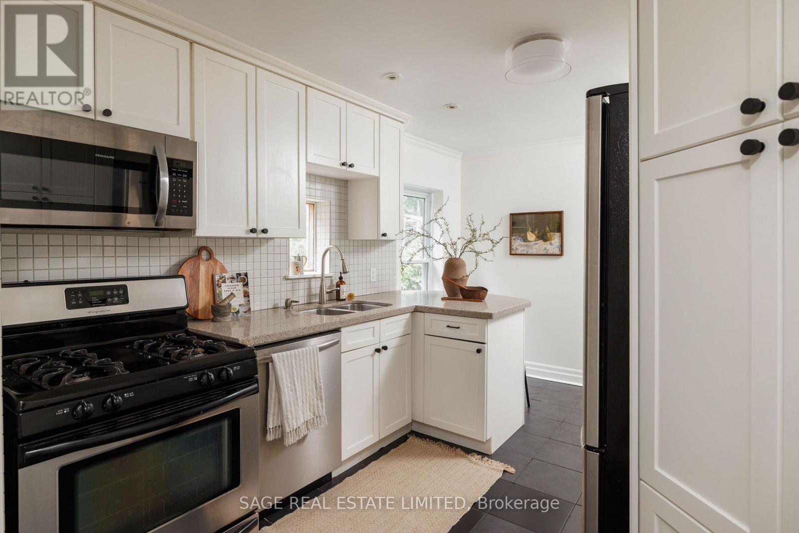 250 Springdale Boulevard, Toronto, Ontario  M4C 1Z9 - Photo 16 - E13561528