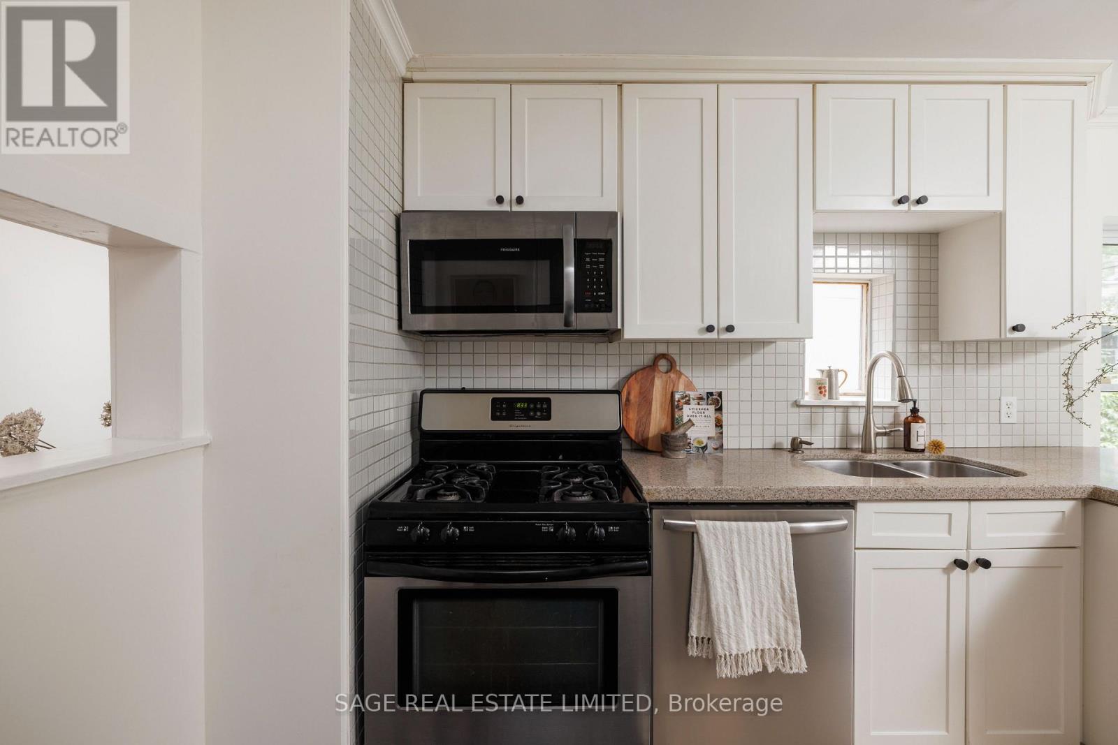 250 Springdale Boulevard, Toronto, Ontario  M4C 1Z9 - Photo 17 - E13561528