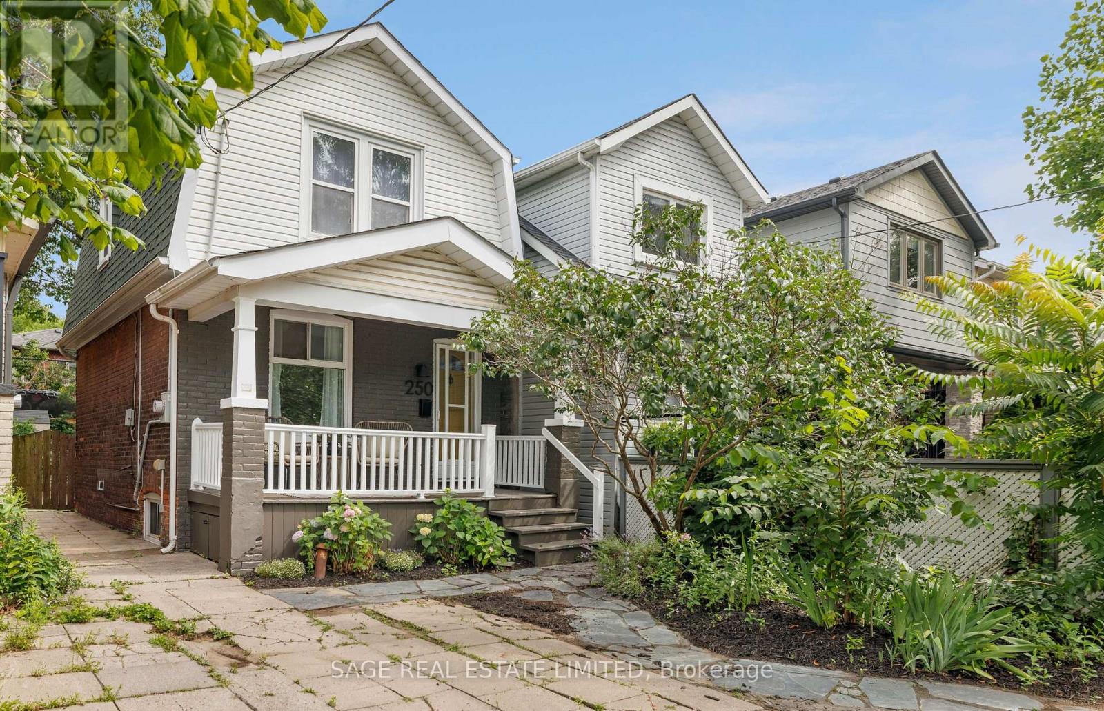 250 Springdale Boulevard, Toronto, Ontario  M4C 1Z9 - Photo 2 - E13561528