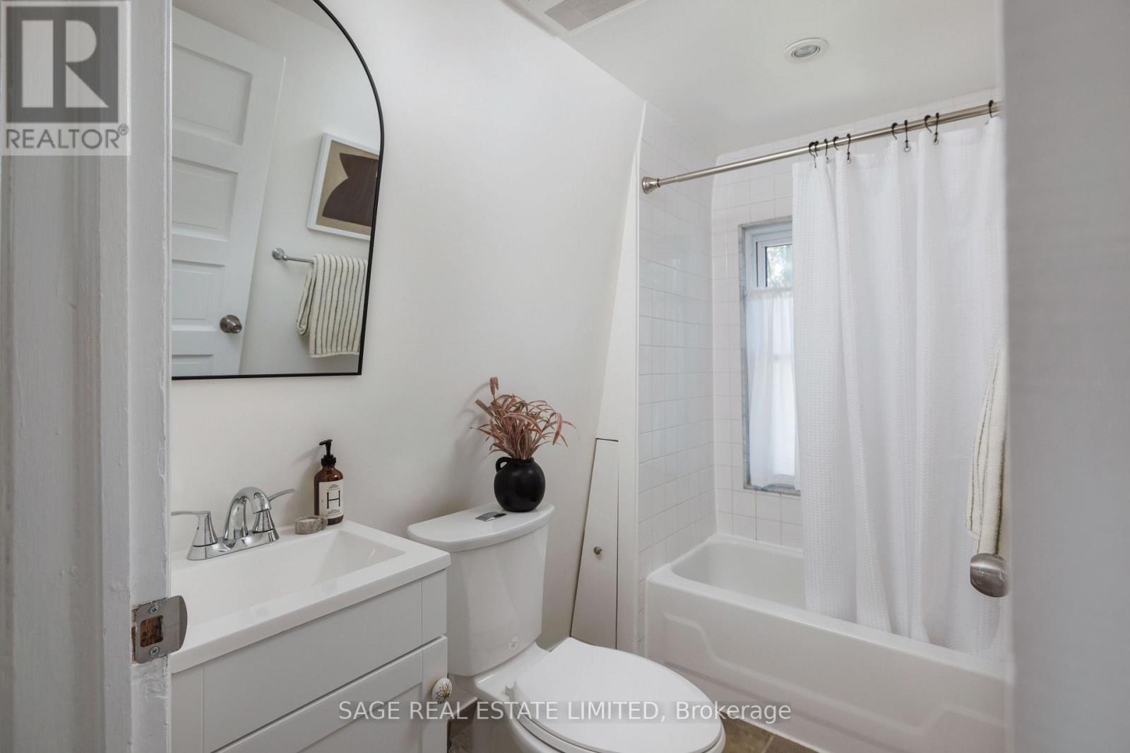 250 Springdale Boulevard, Toronto, Ontario  M4C 1Z9 - Photo 37 - E13561528