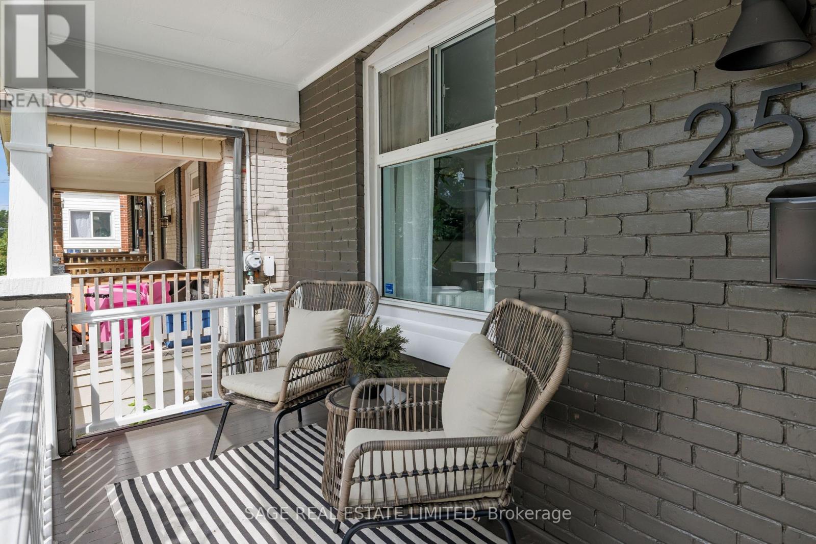 250 Springdale Boulevard, Toronto, Ontario  M4C 1Z9 - Photo 4 - E13561528