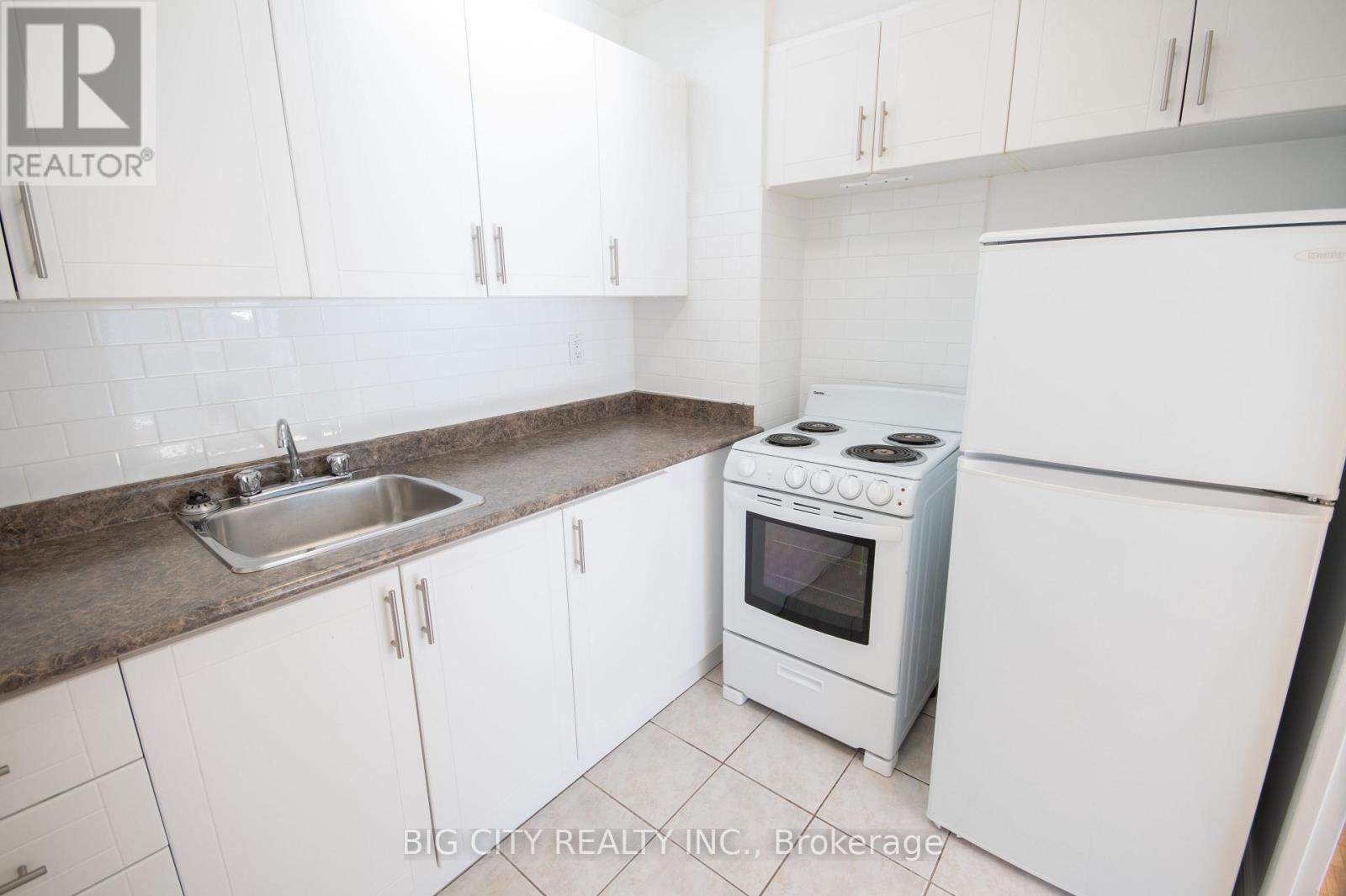 7 - 70 CAMBRIDGE AVENUE - Photo 3