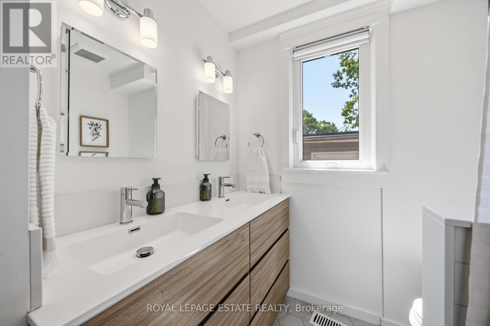6 Firstbrooke Road, Toronto, Ontario  M4E 2L1 - Photo 22 - E13561772