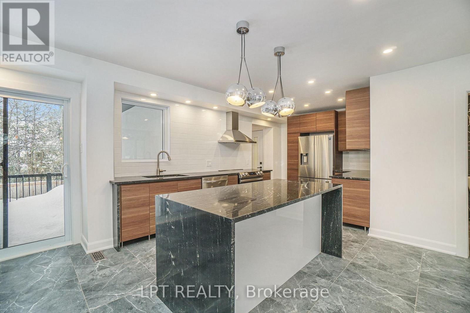 2112 Alta Vista Drive, Ottawa, Ontario  K1H 7L8 - Photo 8 - X13561476
