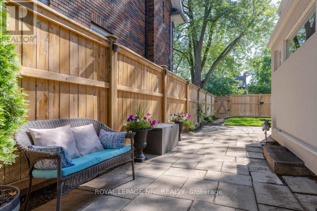 15 Wychwood Road, St. Catharines, Ontario  L2R 3S1 - Photo 11 - X13561520