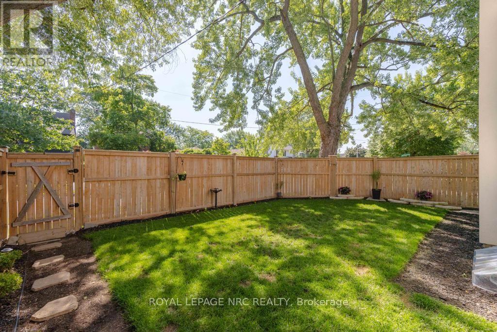 15 Wychwood Road, St. Catharines, Ontario  L2R 3S1 - Photo 12 - X13561520