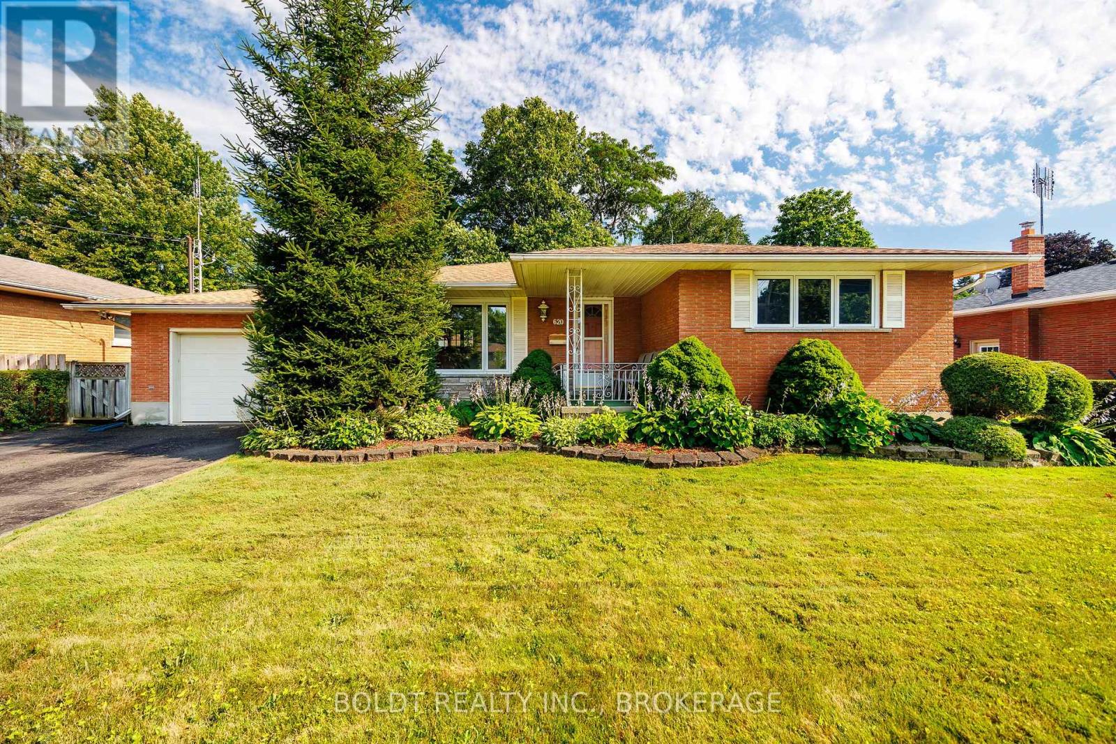 620 SCOTT STREET, St. Catharines (Carlton/Bunting)