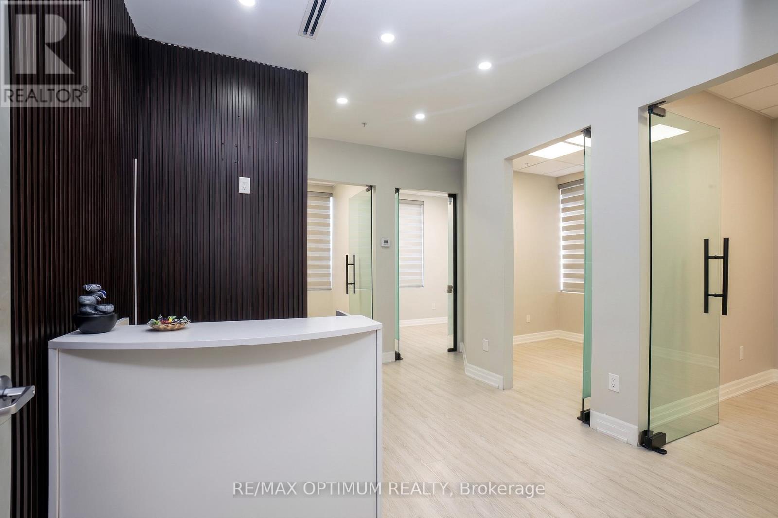 201 - 268 Derry Road W, Mississauga, Ontario L5W 0H6 - Photo 3 - W13561432