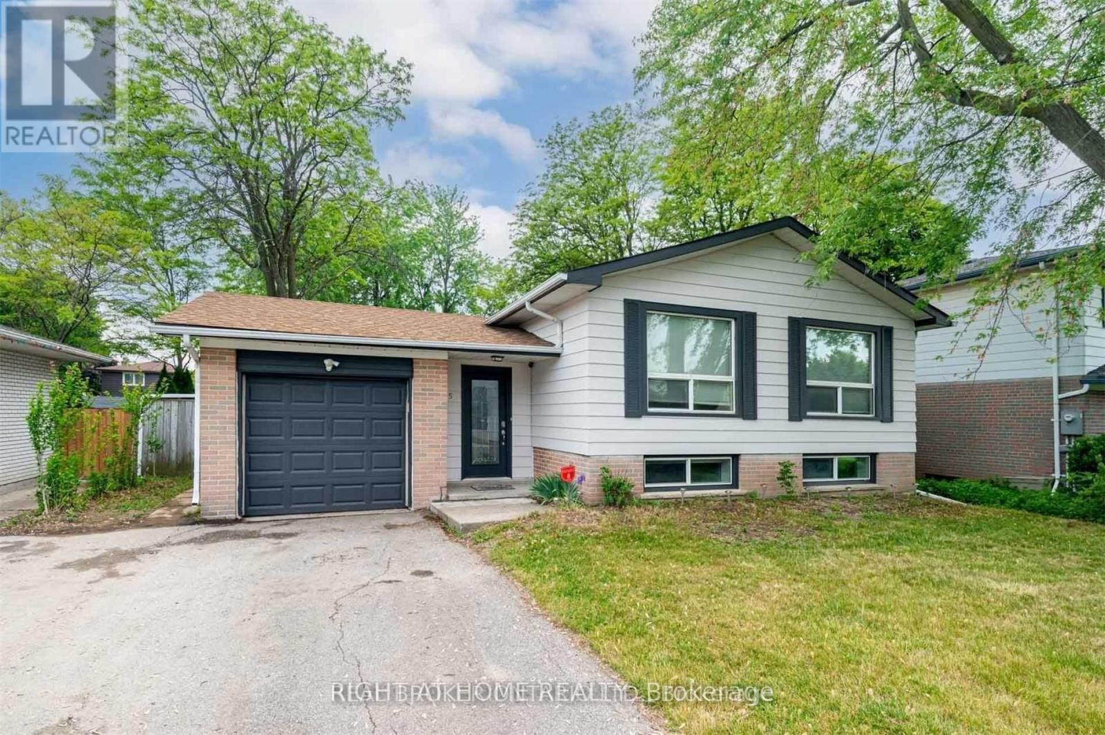 Upper - 5 Caldwell Crescent, Brampton, Ontario  L6W 1A2 - Photo 1 - W13561480