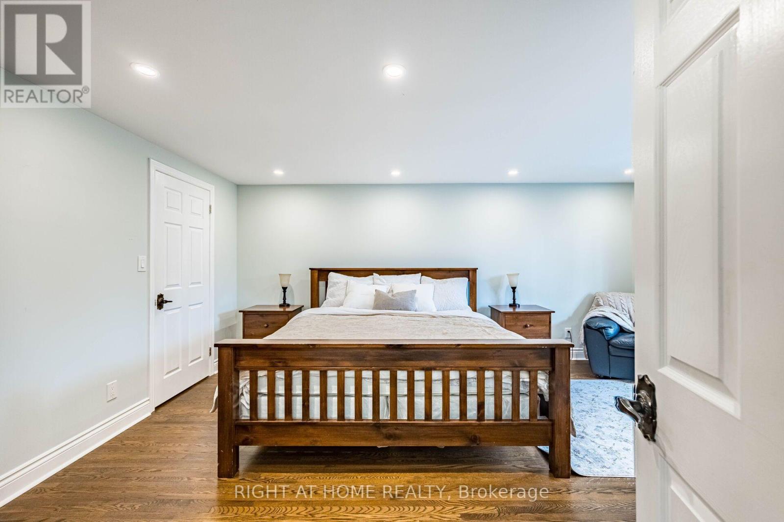 1941 Four Seasons Drive, Burlington, Ontario  L7P 2Y3 - Photo 25 - W13561484