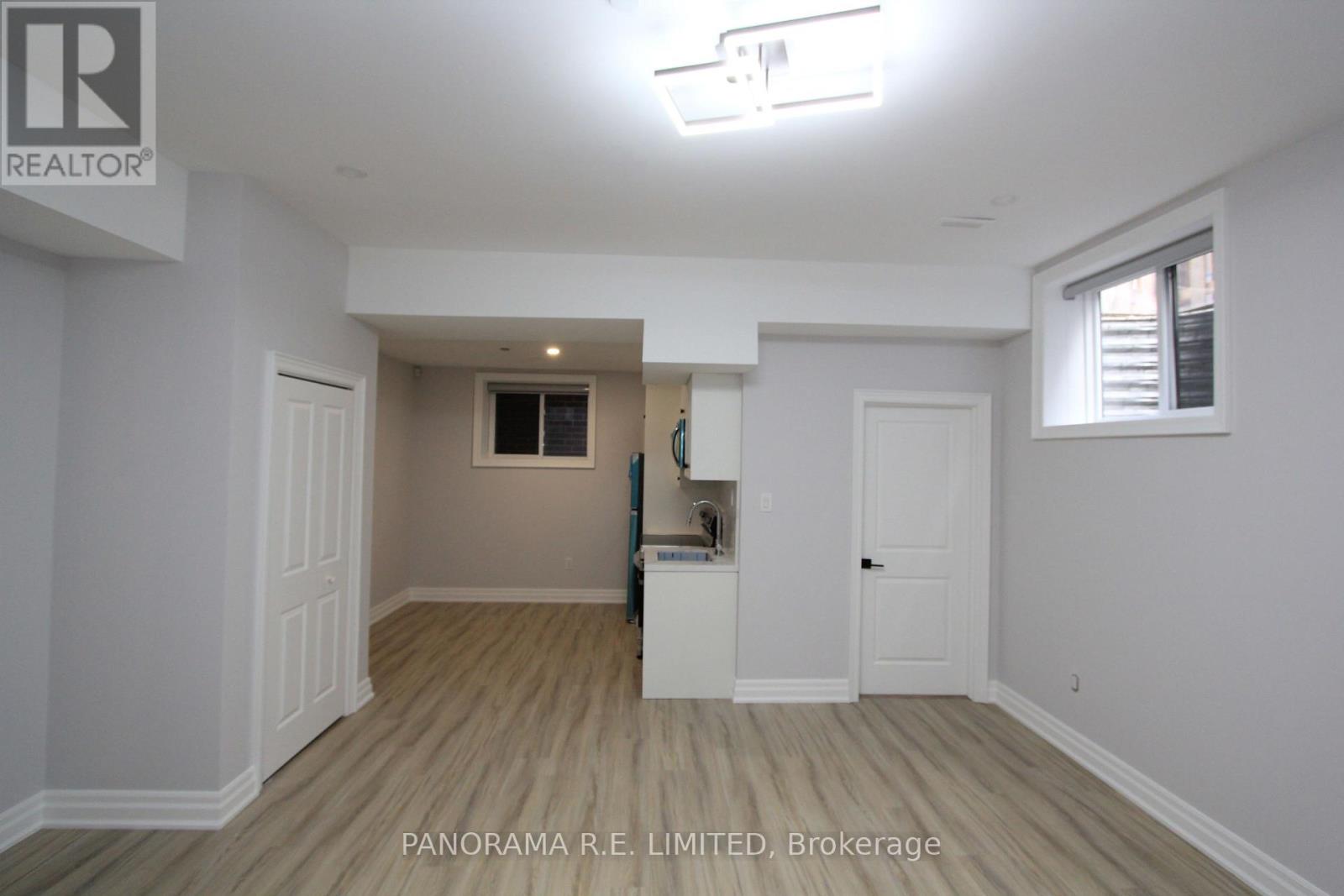 2 - 11 Cronin Drive, Toronto, Ontario  M9B 4T7 - Photo 3 - W13561500
