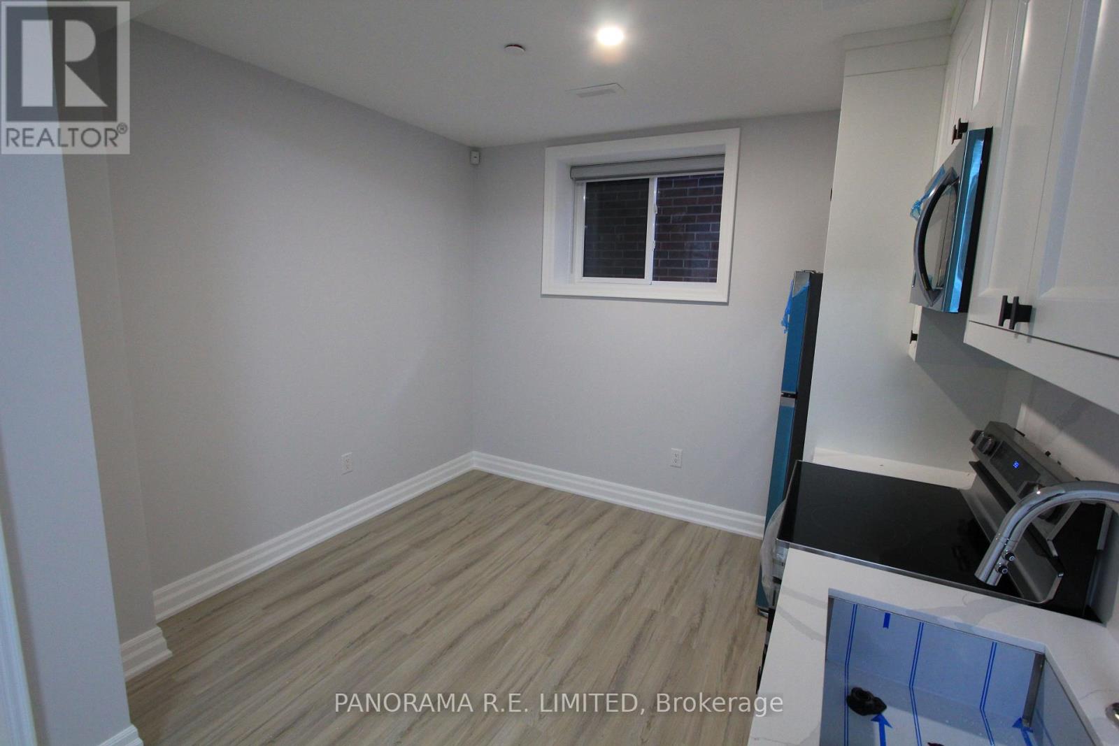 2 - 11 Cronin Drive, Toronto, Ontario  M9B 4T7 - Photo 4 - W13561500