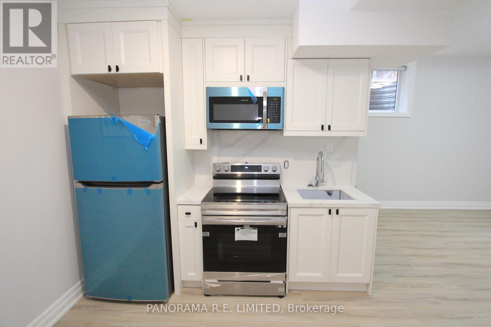 2 - 11 Cronin Drive, Toronto, Ontario  M9B 4T7 - Photo 5 - W13561500