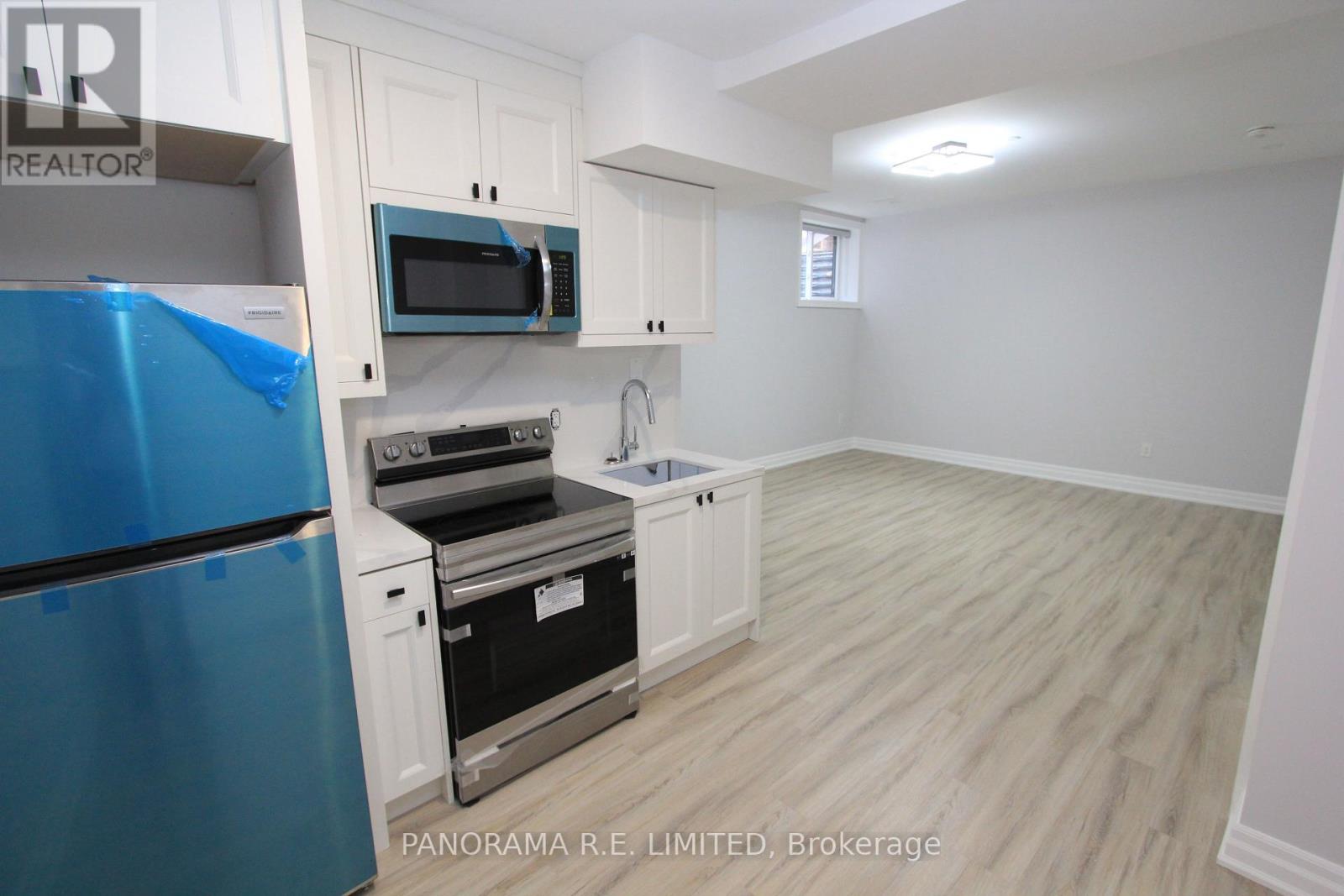 2 - 11 Cronin Drive, Toronto, Ontario  M9B 4T7 - Photo 6 - W13561500