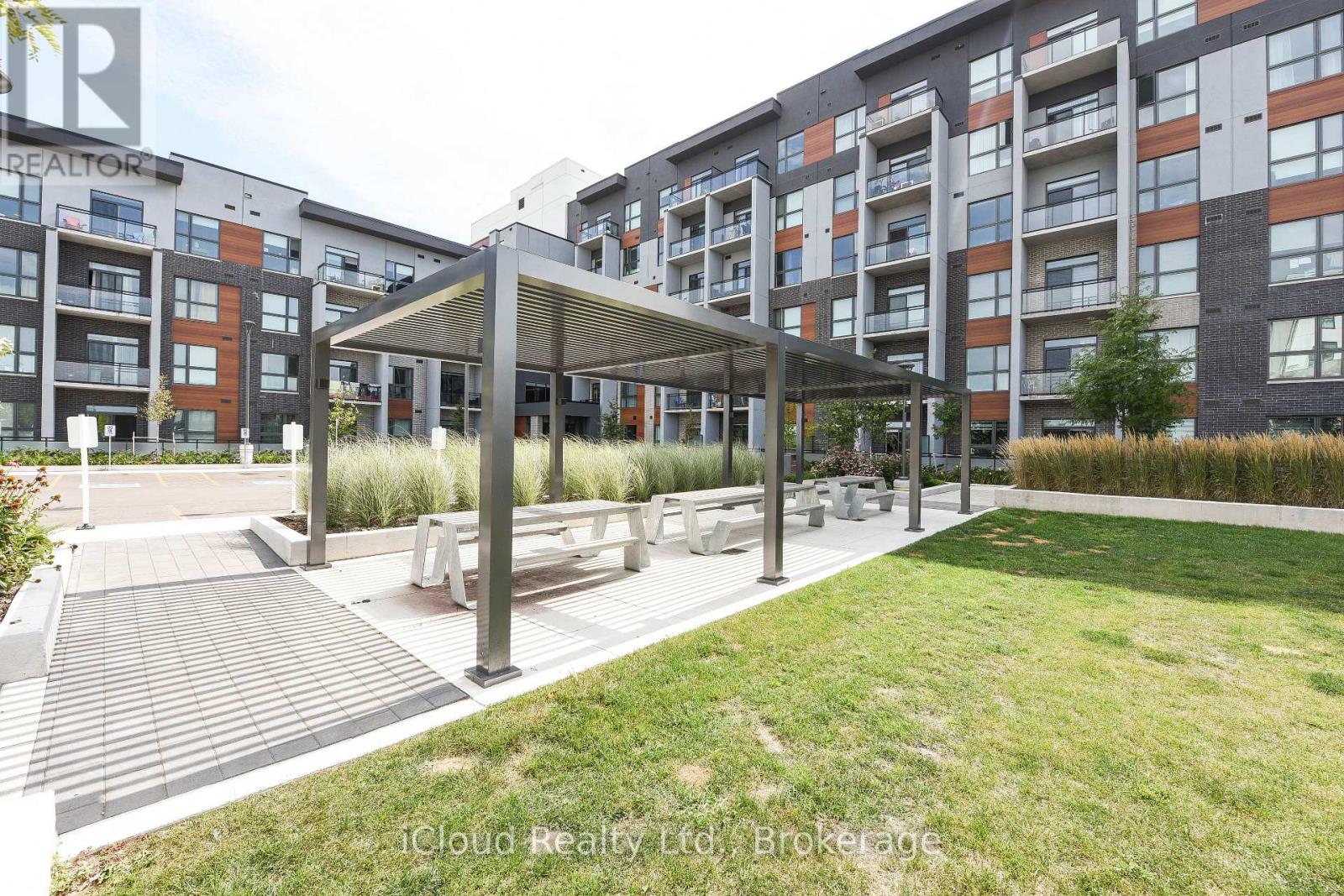 004 - 95 DUNDAS STREET, Oakville (GO Glenorchy)