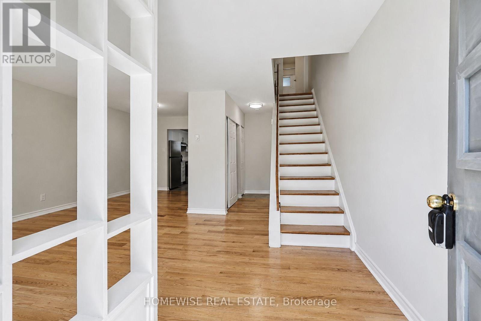20 - 1350 Winding Trail, Mississauga, Ontario L4Y 2T8 - Photo 2 - W13561710